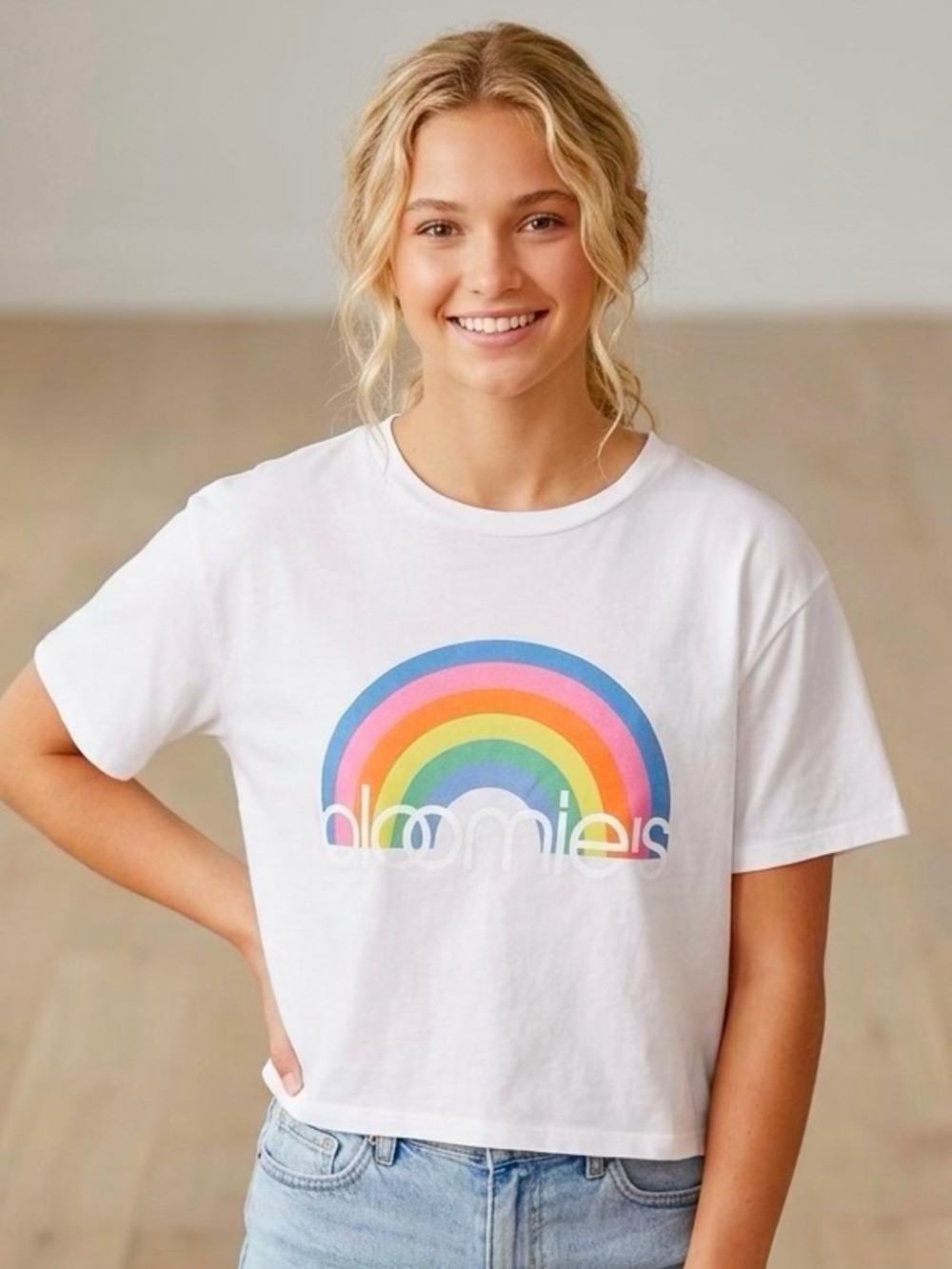 Bloomie's Rainbow Graphic Cropped Tee Womens Medium White Crew Neck Short Sleeve